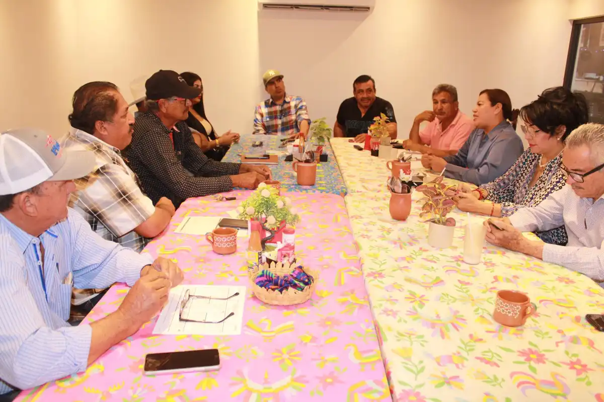 Autoridades y cooperativas pesqueras refuerzan compromiso ambiental en Juan José Ríos