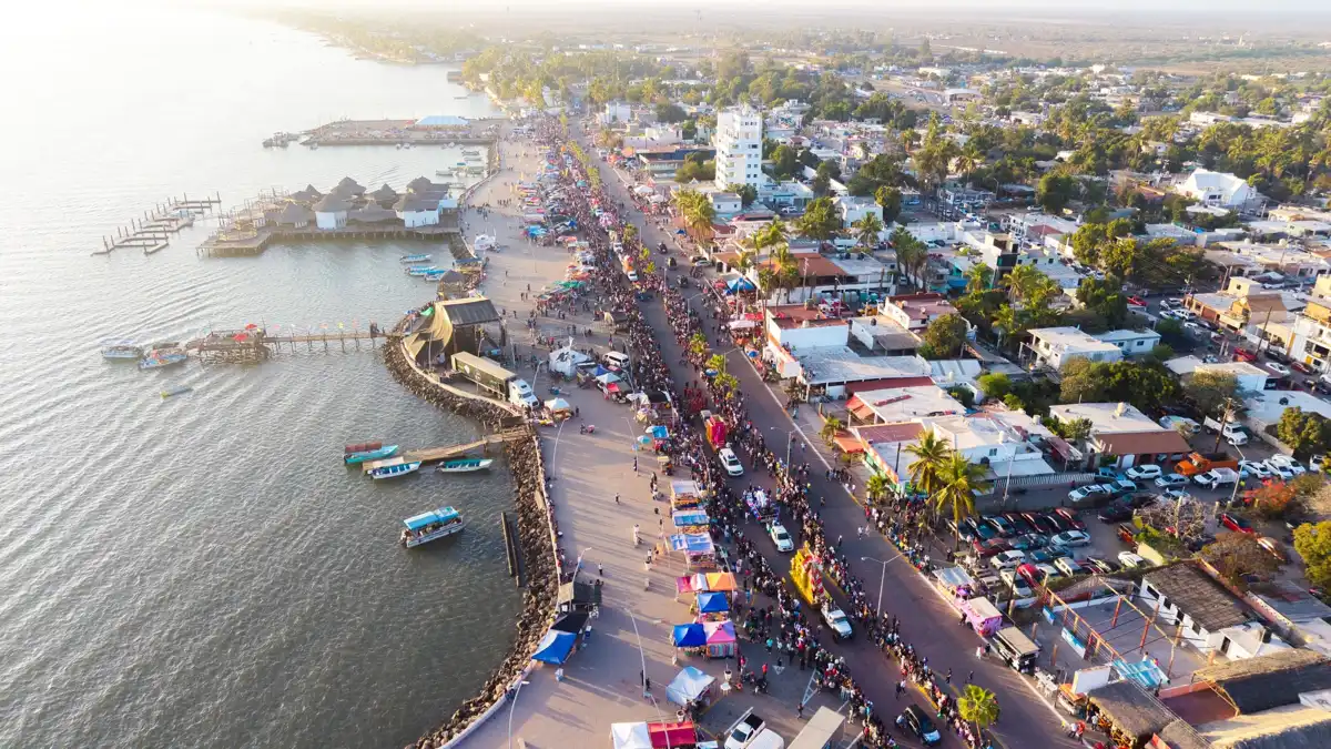 Altata se llena de color y alegría con su tradicional Desfile de Carnaval 2025