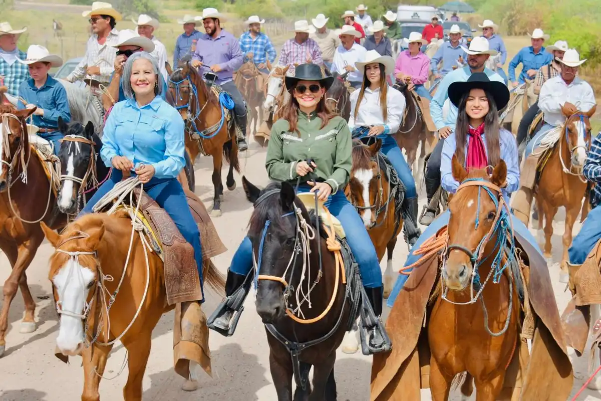 Inicia la Expo Feria Ganadera Guamúchil 2025 con cabalgata y ambiente familiar