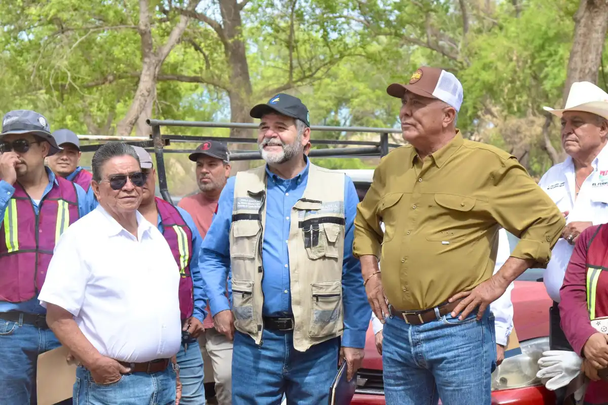 Conagua y El Fuerte limpian 12 km del río Fuerte como parte de jornada nacional de saneamiento