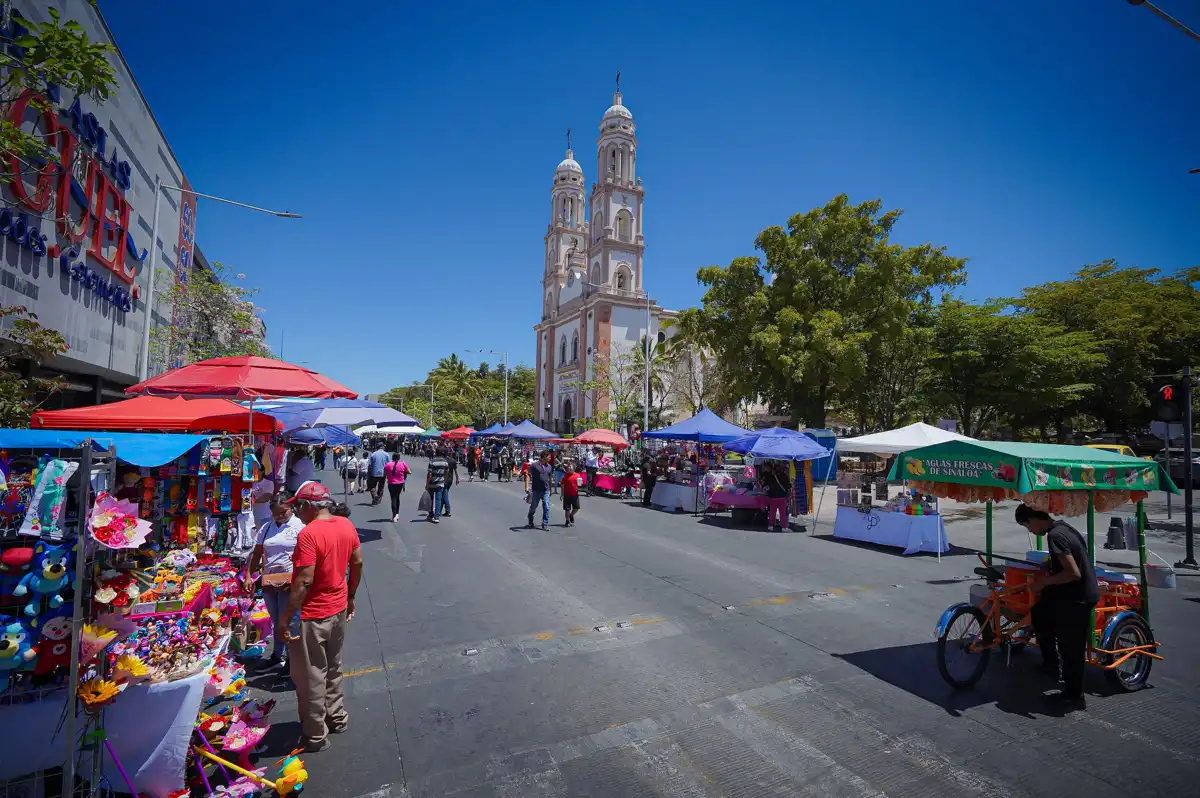 Secretaría de Economía impulsa a más de 500 emprendedores en el Mega Bazar de Culiacán