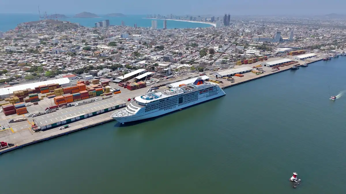 Mazatlán recibe al crucero MS Europa 2 e inicia la temporada turística de mayo