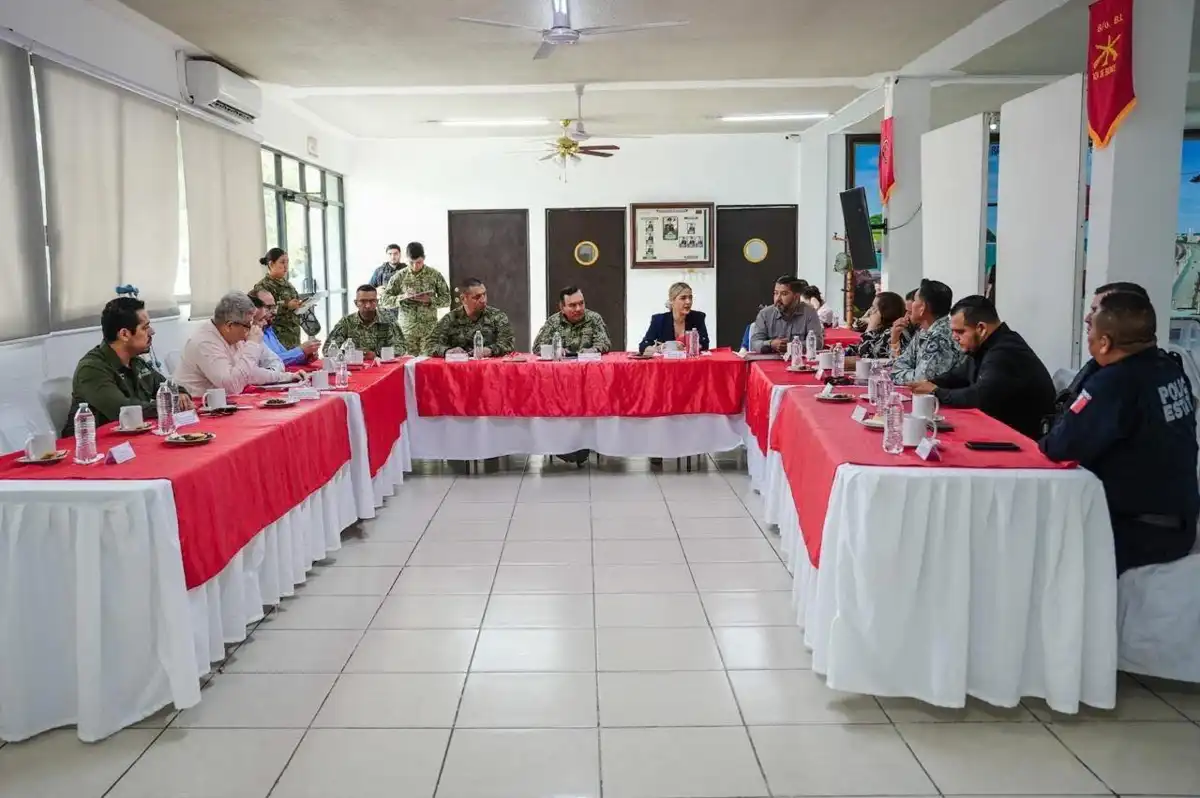 Estrella Palacios refuerza coordinación con fuerzas armadas en Mesa de Seguridad en Mazatlán