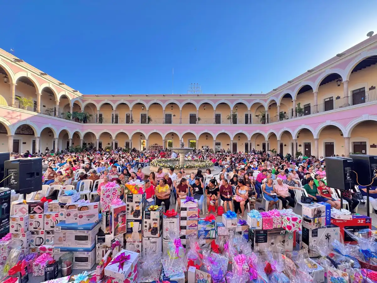 Más de mil 500 madres celebran su día en emotivo festejo organizado por el Ayuntamiento de El Fuerte