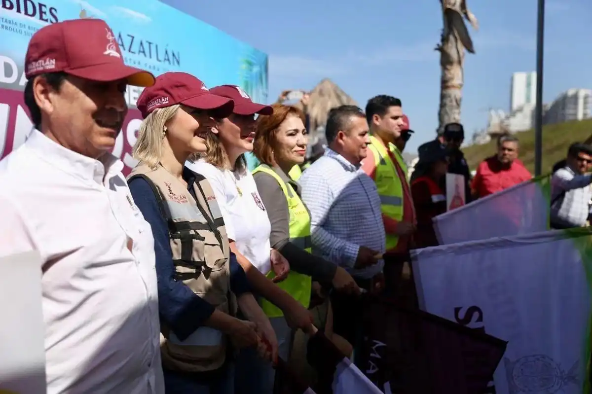 Recolectan 154 toneladas de basura en jornada de limpieza en Playa Cerritos