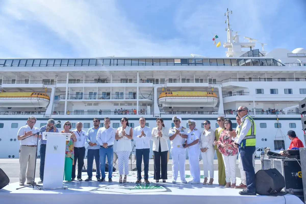 Crucero internacional visita por primera vez el puerto de Topolobampo y es recibido con fiesta sinaloense