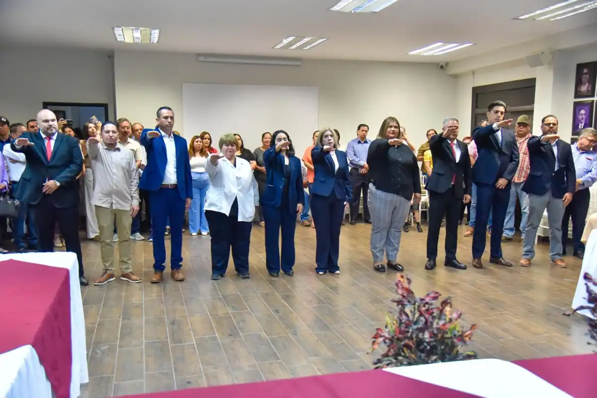 Antonio Menéndez toma protesta a nuevos funcionarios para fortalecer su gobierno en Ahome