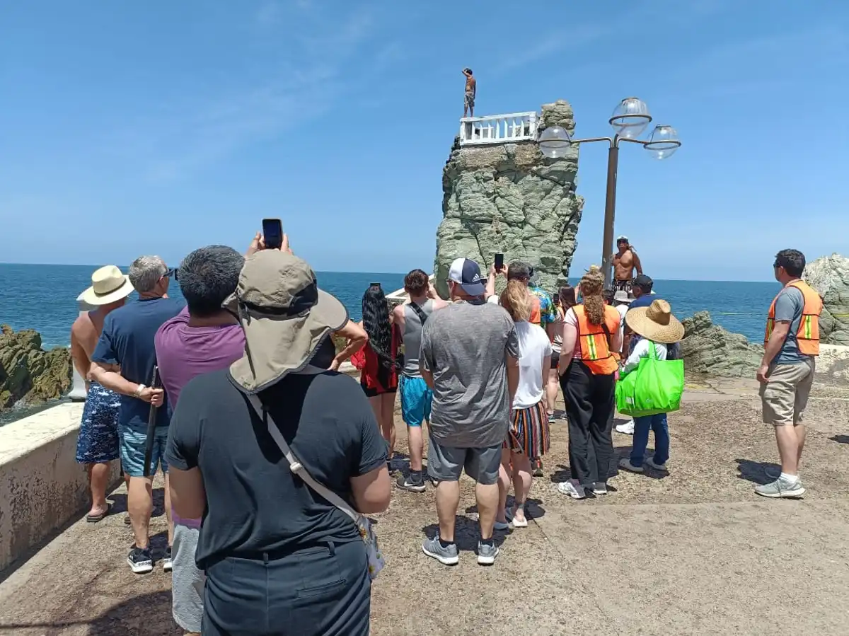 Carnival Panorama arriba a Mazatlán con más de 6 mil turistas y refuerza confianza en el destino