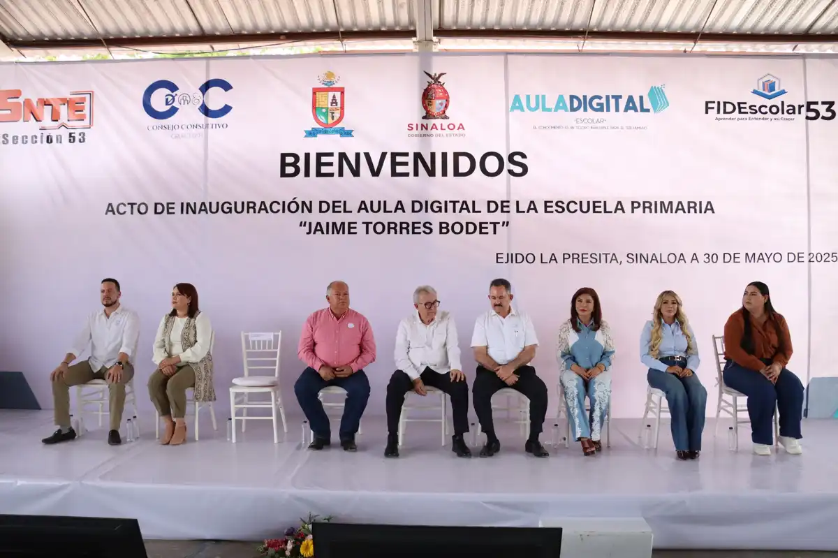 Gobernador Rubén Rocha Moya inaugura aula digital en ejido La Presita, Sinaloa de Leyva
