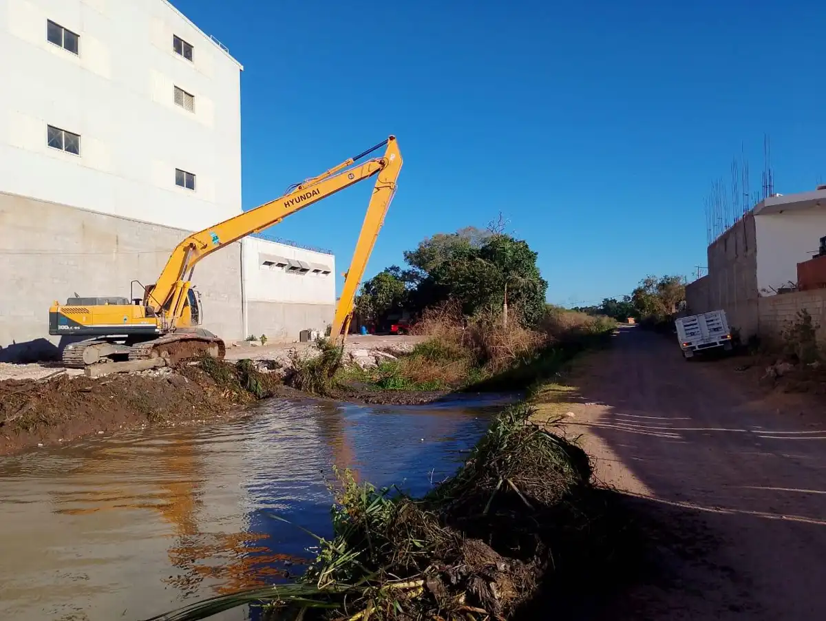 Refuerzan limpieza de drenes para prevenir inundaciones ante temporada de lluvias