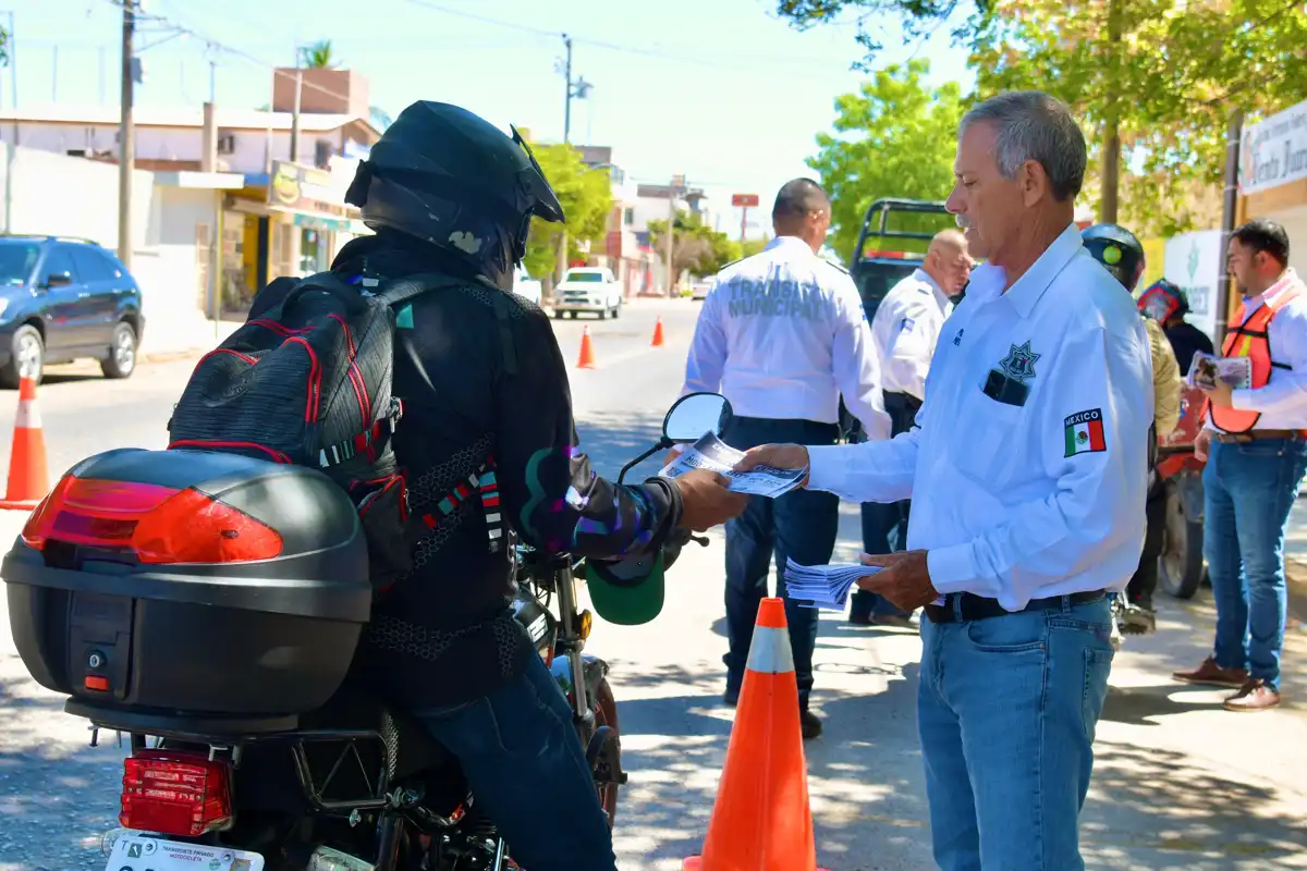 Realizan operativo en Guamúchil para fomentar uso del casco y regularizar motocicletas