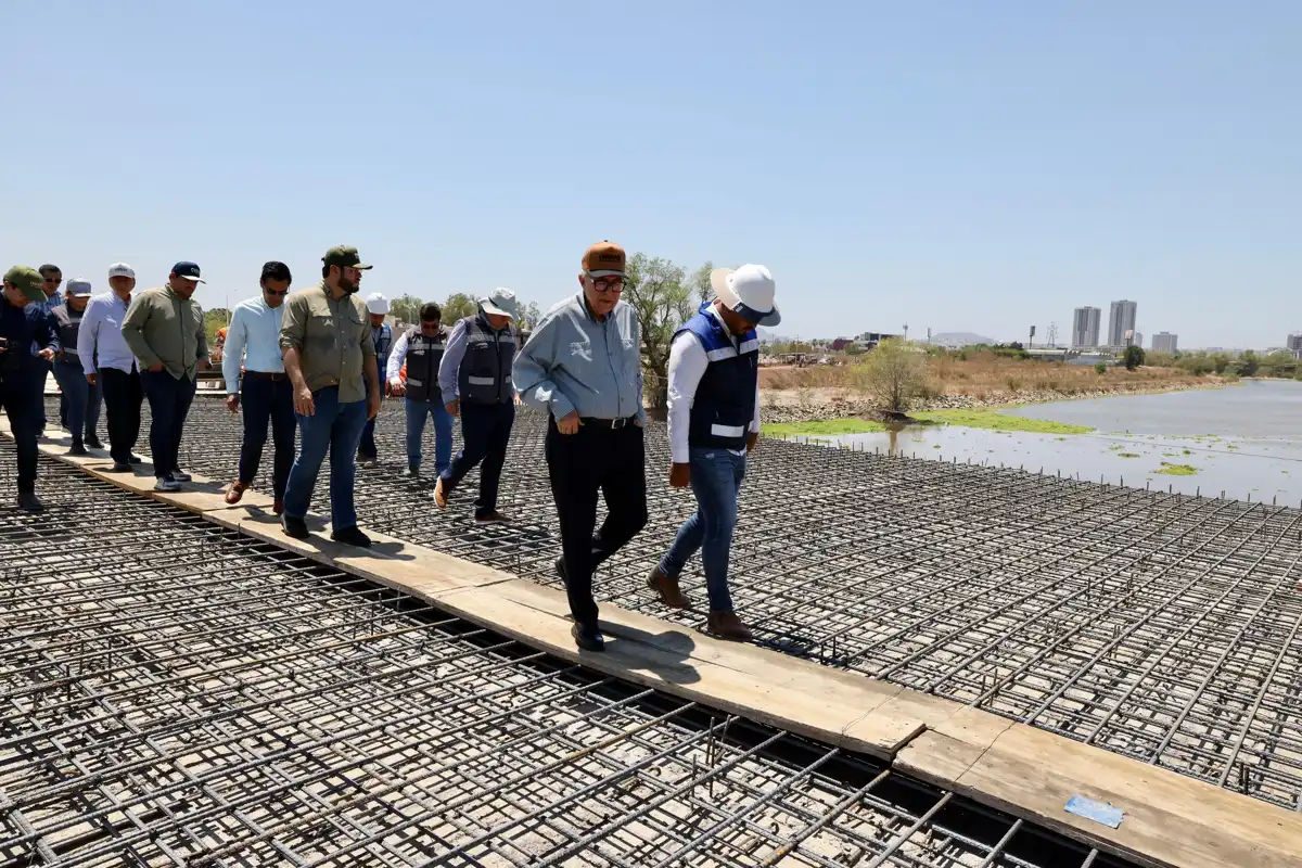Rocha Moya supervisa puente sobre el río Humaya en Culiacán: avance del 84% y entrega en agosto