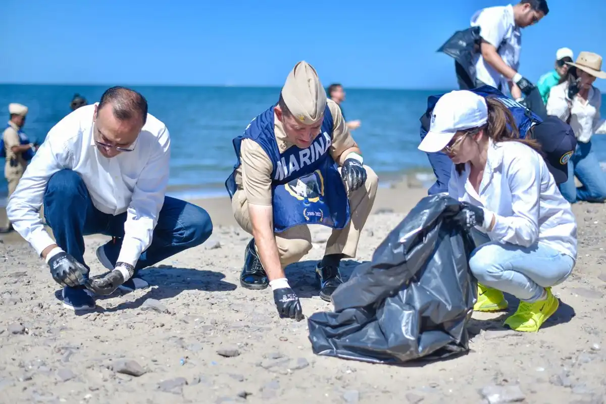 Gobierno de Ahome se suma a jornada nacional de limpieza de playas en El Maviri