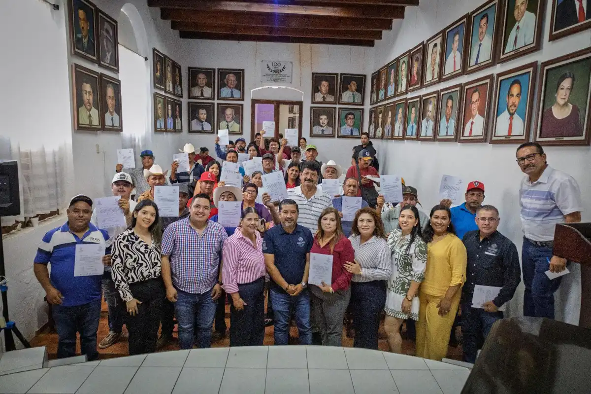 Óscar Zamudio toma protesta a síndicos y comisarios 2025-2028 y refuerza compromiso con la ciudadanía