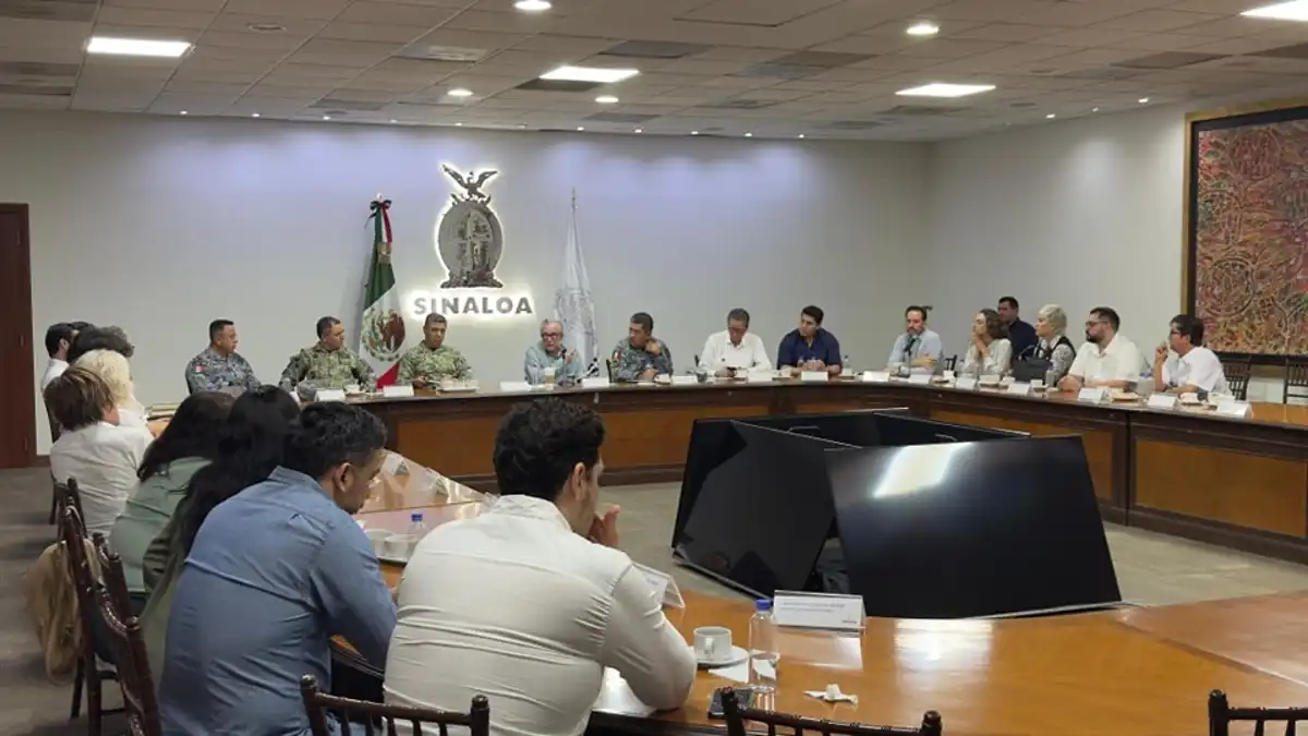 Rocha Moya se reúne con empresarios y fuerzas armadas para fortalecer seguridad y economía en Sinaloa