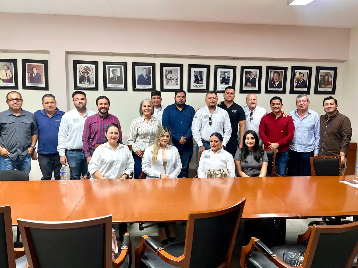 Alcaldesa de Salvador Alvarado acuerda con arquitectos actualizar el reglamento de construcción