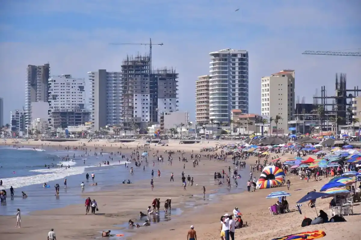 Mazatlán lidera el turismo de verano con alta ocupación hotelera y grandes eventos