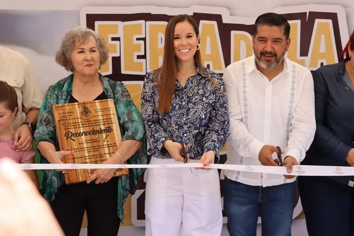 Feria de la Ciruela 2025 arranca con gran participación y emotivos homenajes en Concordia