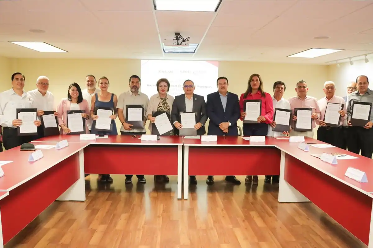 Firman UAdeO y Gobierno de Sinaloa convenio para fortalecer la gobernanza democrática en 10 municipios