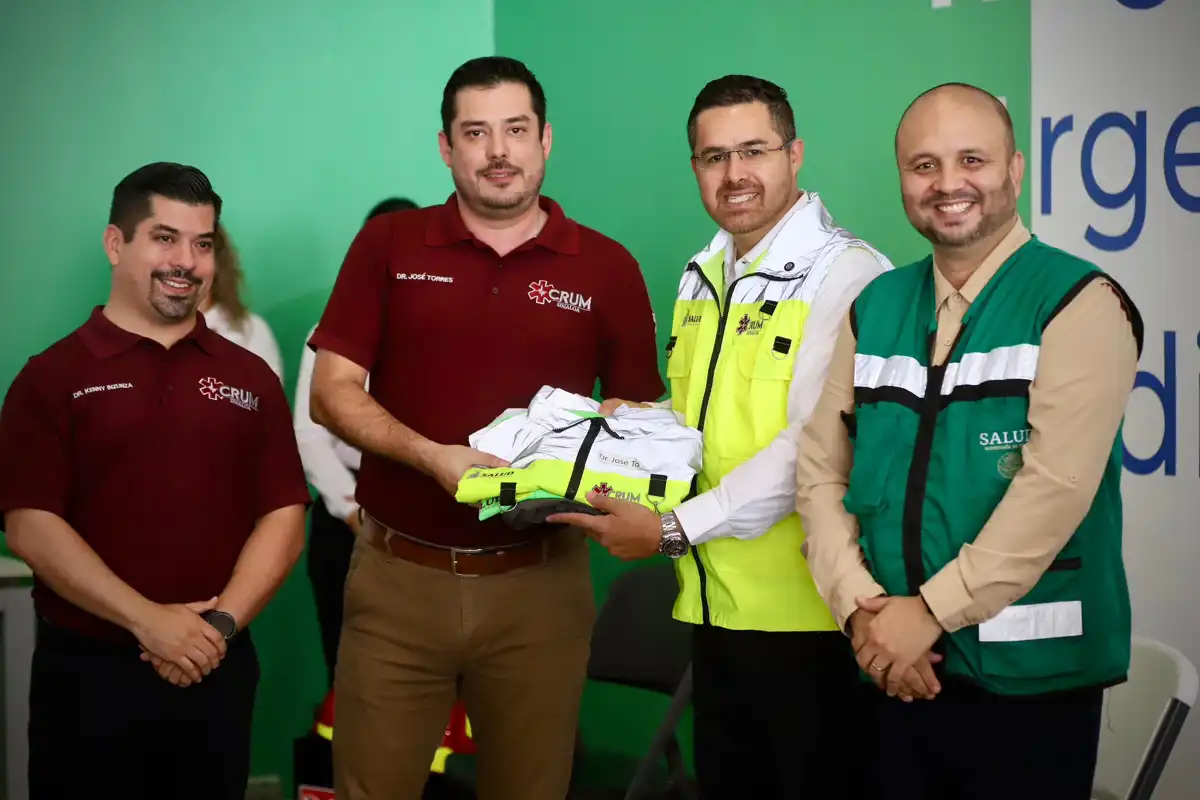 Secretaría de Salud fortalece al CRUM con entrega de equipo y uniformes en el Día del Socorrista