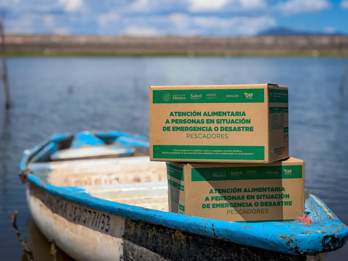 Entregan apoyo alimentario a familias de pescadores afectados por la veda