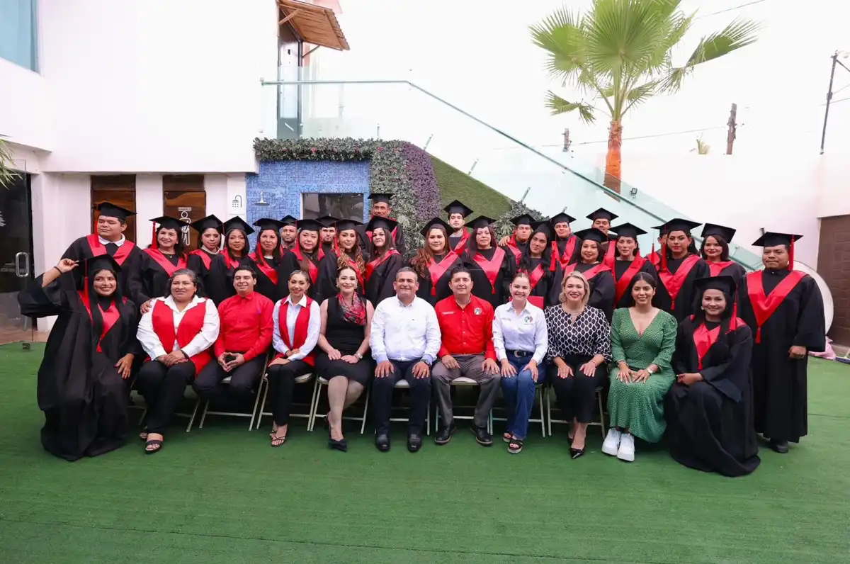 PRI Sinaloa celebra la graduación de la primera generación de Prepa PRI en Navolato