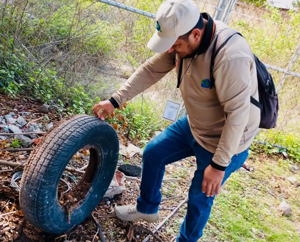 Jornada de descacharrización llega a la colonia Morelos para prevenir el dengue en Salvador Alvarado