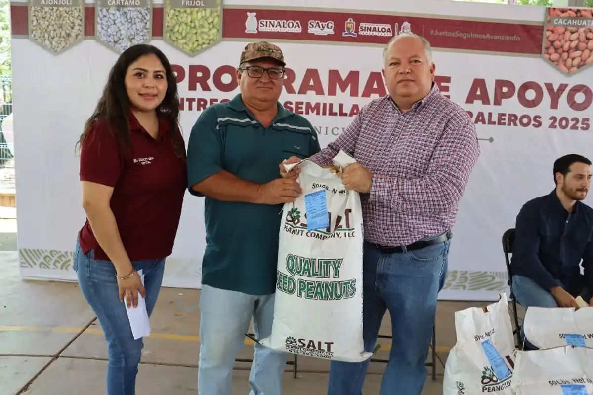 Entregan más de 17 toneladas de semilla de cacahuate a productores temporaleros en Sinaloa de Leyva