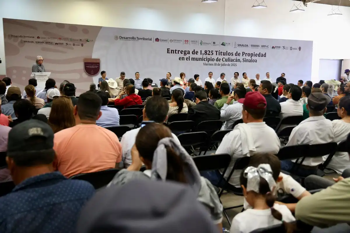 Sinaloa avanza en certeza jurídica con entrega masiva de títulos de propiedad y nuevo programa de vivienda social