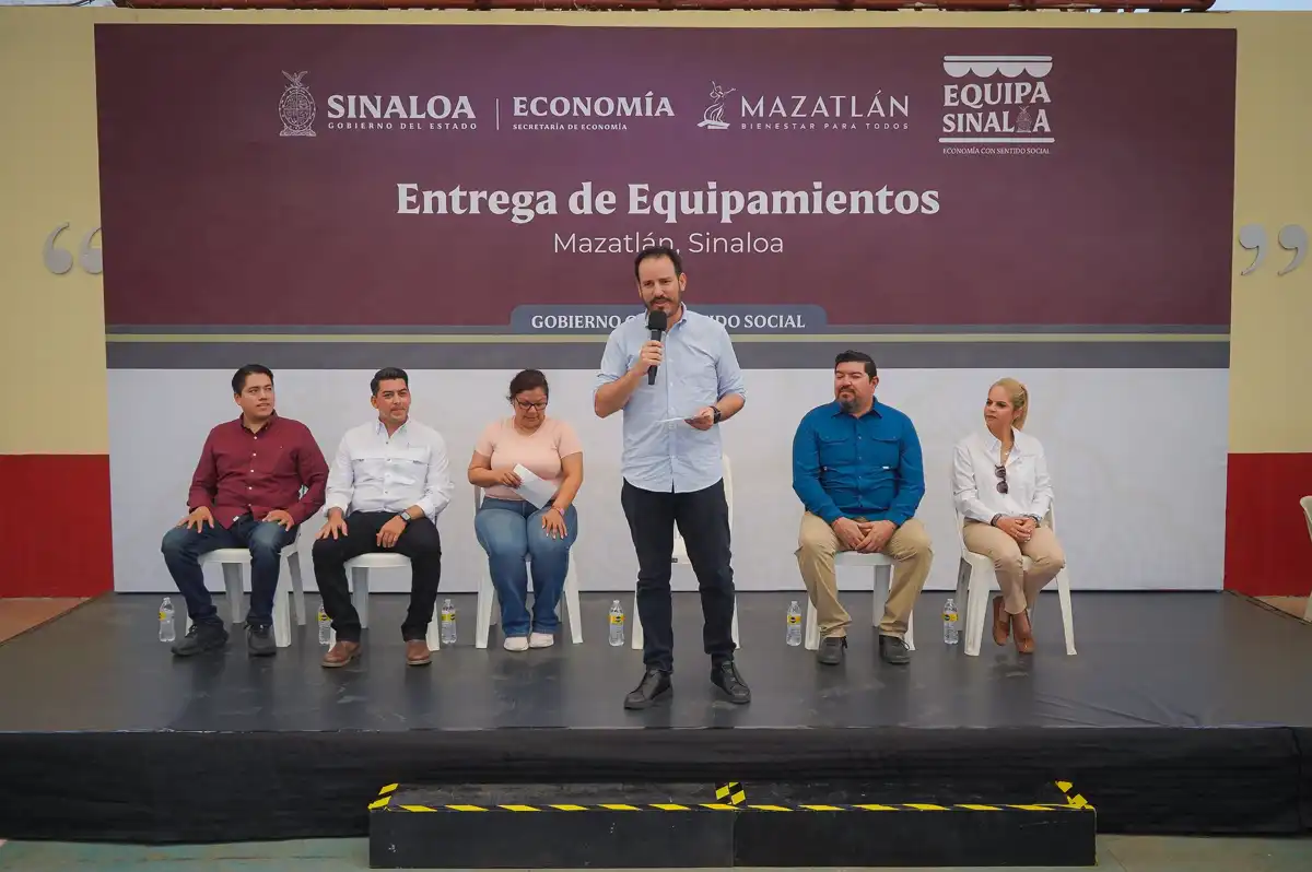 Fortalecen el autoempleo con entrega de equipos productivos y herramientas a microempresarios y artesanos
