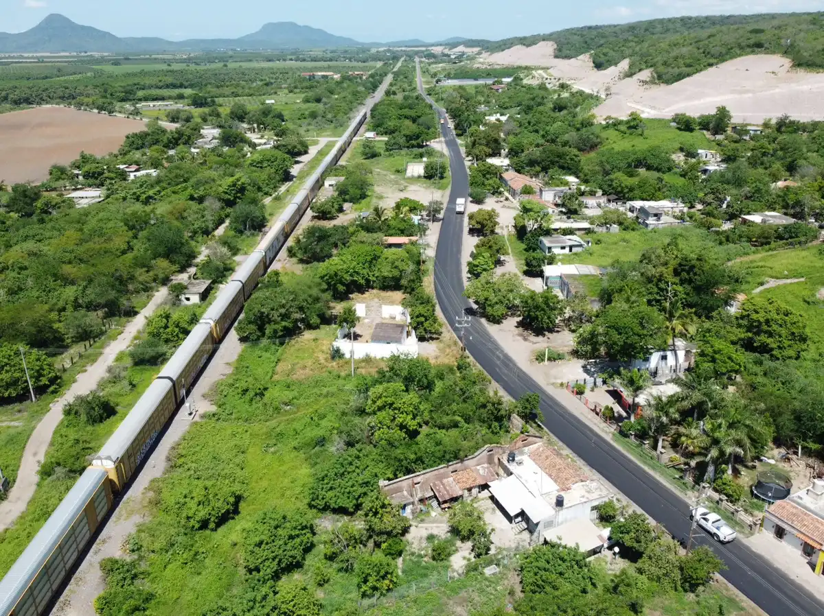 Avanza la rehabilitación de 10.5 kilómetros de carretera en Rosario