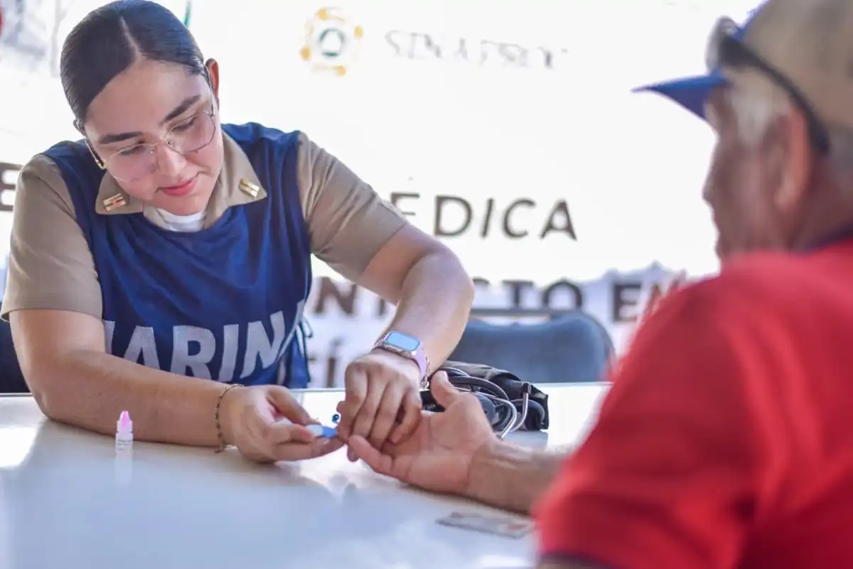 Brigada de Salud llega a Paredones gracias a colaboración entre SEMAR y Ayuntamiento de Ahome