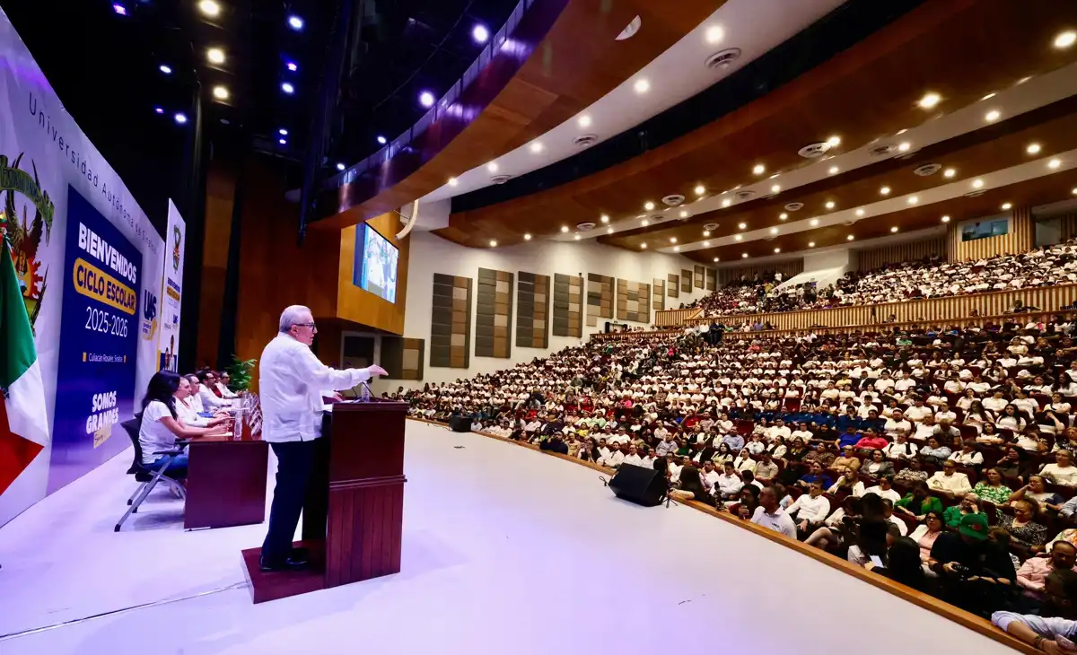 Rocha Moya inaugura ciclo escolar 2025-2026 en la UAS y reafirma su defensa de la Universidad