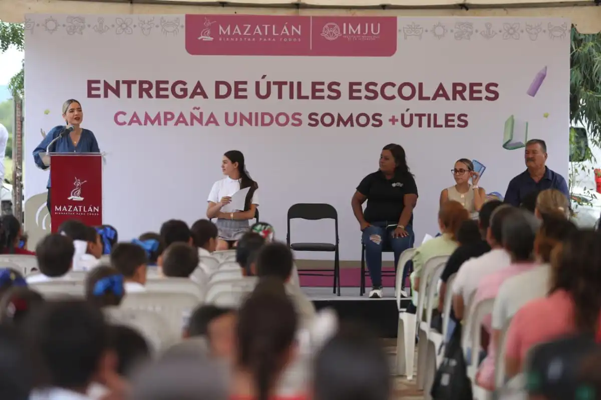 Mazatlán: entregan útiles y mochilas a estudiantes de El Recreo y Camacho