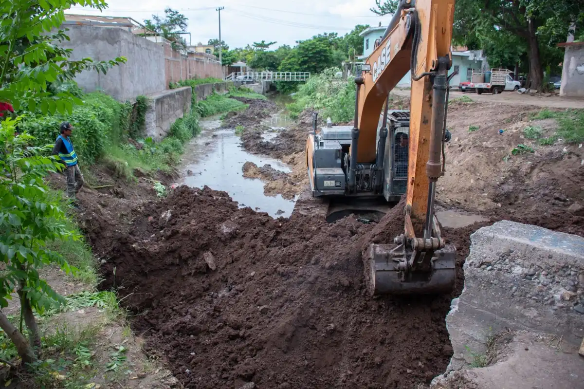 Refuerzan muro de contención en la colonia 5 de Febrero ante riesgos por lluvias