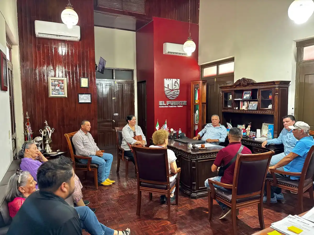 Gobierno de El Fuerte acuerda con La Constancia obras de drenaje y mejoras comunitarias