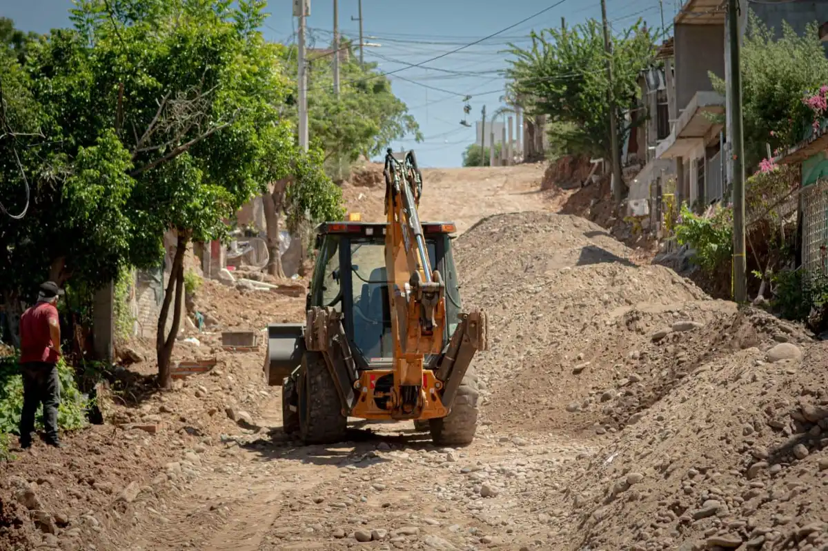 Supervisan pavimentación de la calle Ernesto Canto en Culiacán con 60% de avance
