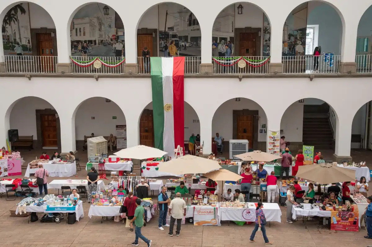 Bazar Patrio en Culiacán impulsa a más de 100 mujeres emprendedoras y fortalece la economía local