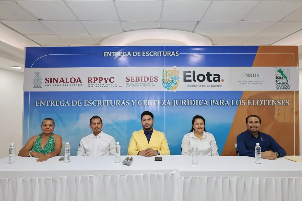 Familias de Elota reciben escrituras de vivienda y certeza jurídica