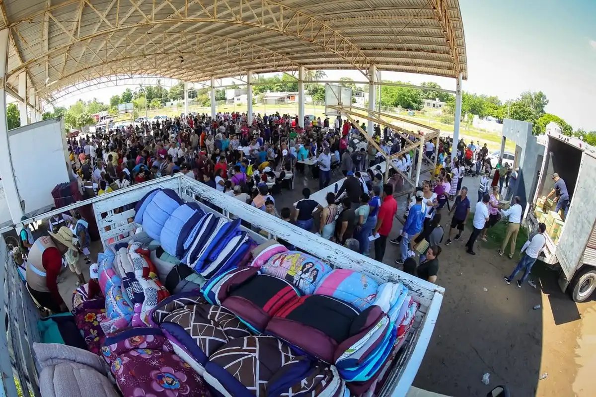 DIF Sinaloa entrega más de 1,000 apoyos a familias de Altata, Dautillos y Barometa