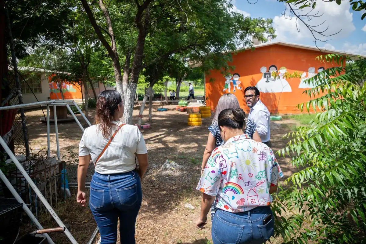 Alcalde Juan de Dios Gámez anuncia mejoras en jardín de niños de la colonia Campesina El Barrio en Culiacán