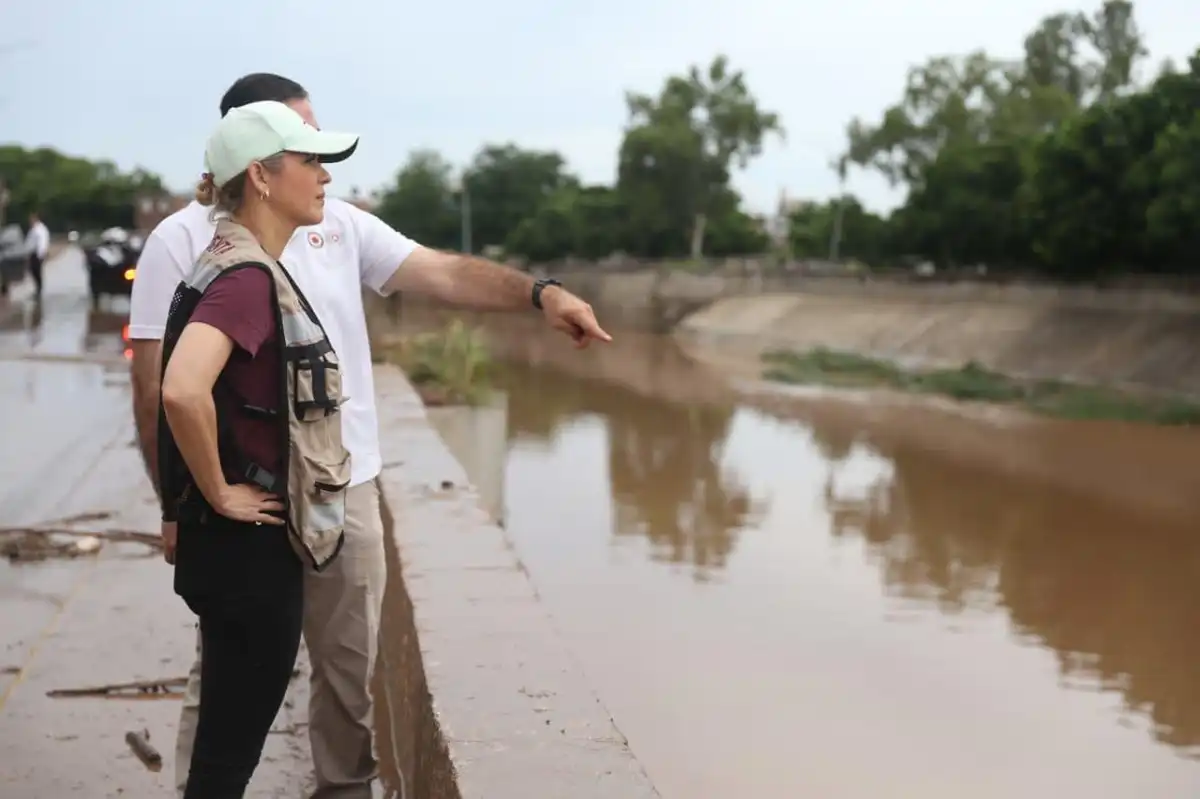 Estrella Palacios supervisa daños por lluvias en Jacarandas y arranca labores de limpieza en Mazatlán