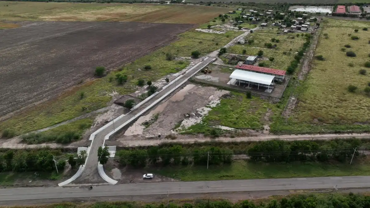 Avanza 80% la pavimentación del acceso a la UPES Navolato; obra quedará lista en octubre