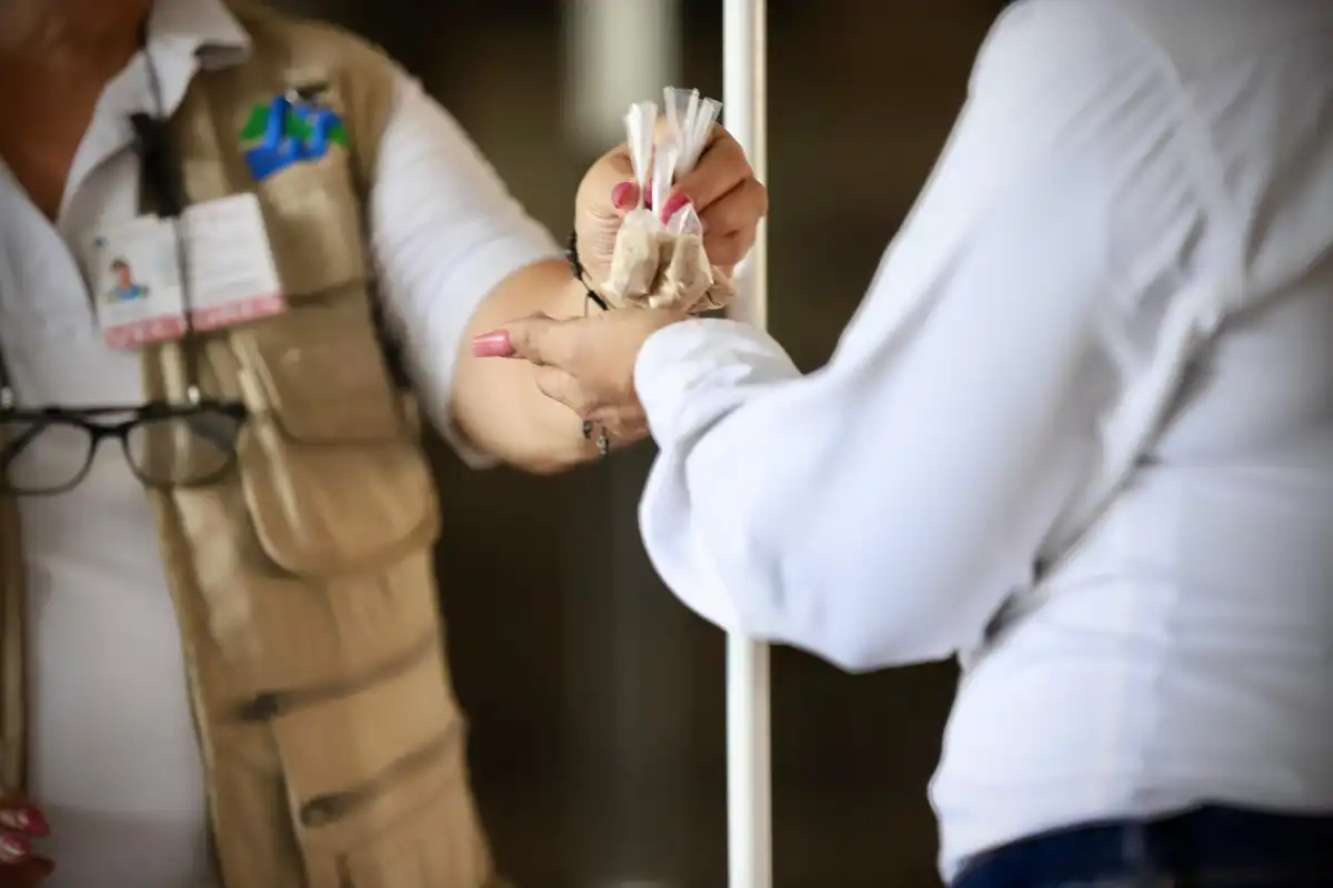 Refuerzan combate al dengue con entrega de larvicida en más de 80 mil viviendas