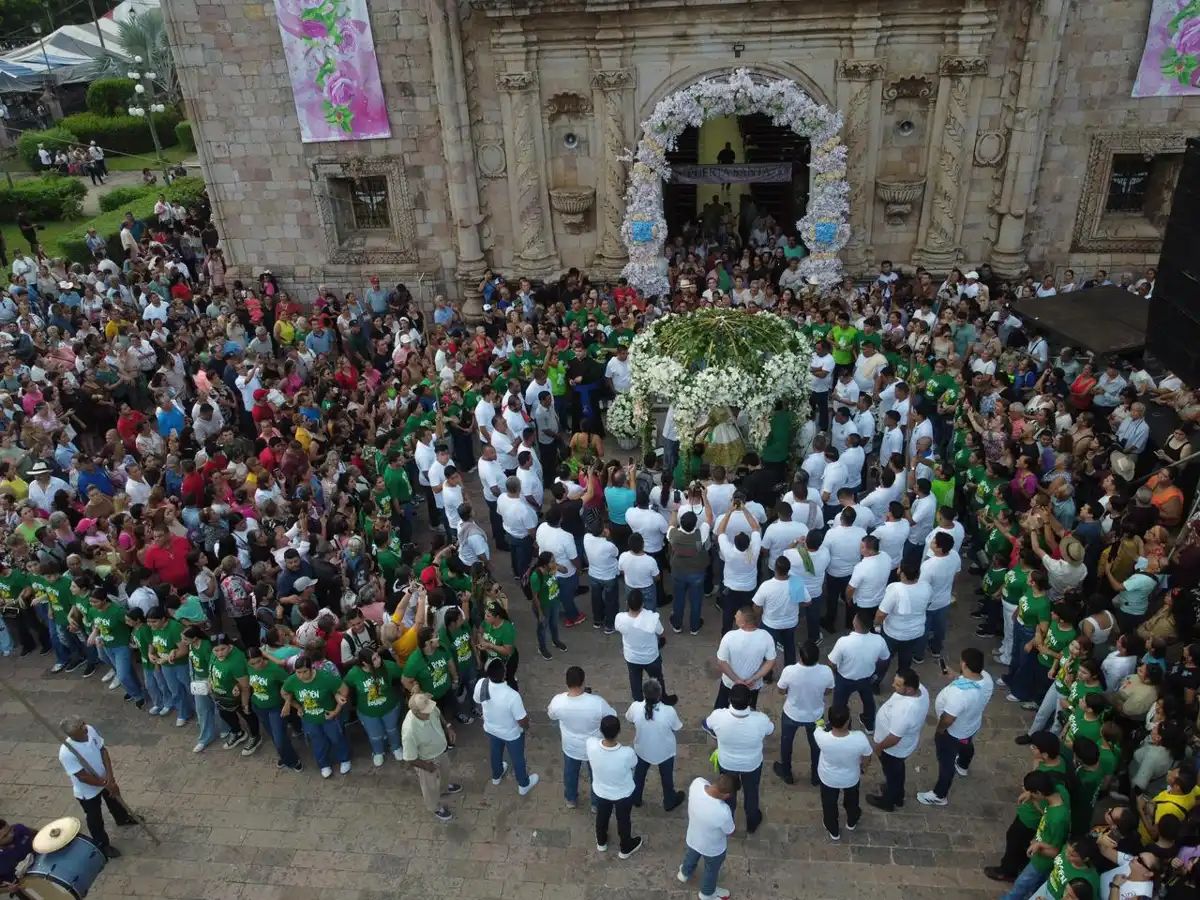 Devoción y tradición llenan las calles de El Rosario en honor a la Virgen del Rosario