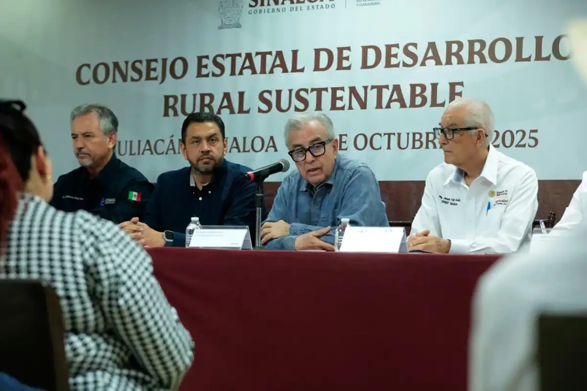 Rocha Moya lidera reunión para definir plan de siembra otoño-invierno 2025-2026 en Sinaloa