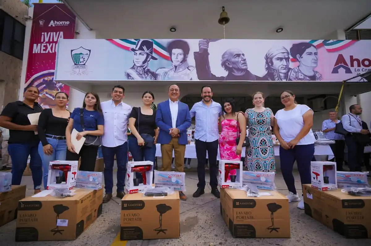 Equipa Sinaloa impulsa a microempresarios de Ahome con la entrega de 266 equipos productivos
