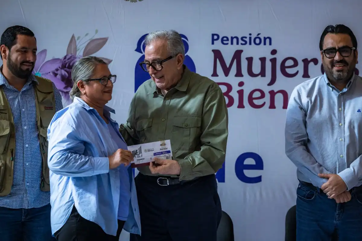 Rocha Moya entrega la Pensión Mujeres Bienestar en Sinaloa: 47 mil beneficiarias recibirán apoyo bimestral