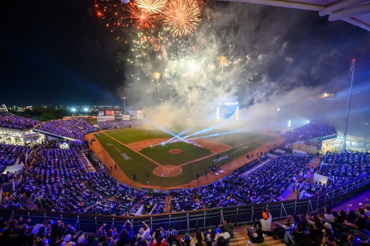 Cañeros de Los Mochis debutan con triunfo y homenaje a “Chico” Rodríguez en la temporada 2025-2026
