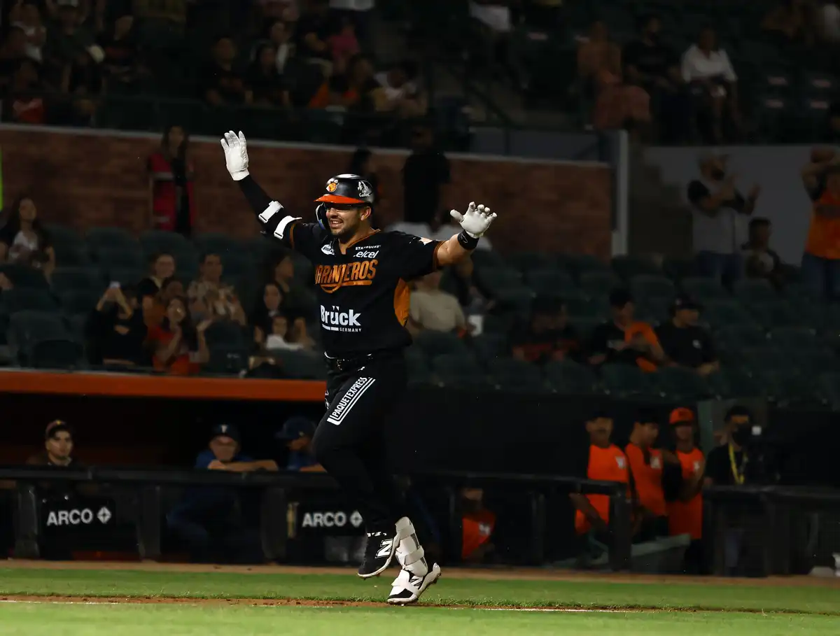 Darick Hall conecta grand slam y guía a Naranjeros de Hermosillo a la victoria sobre Tucson